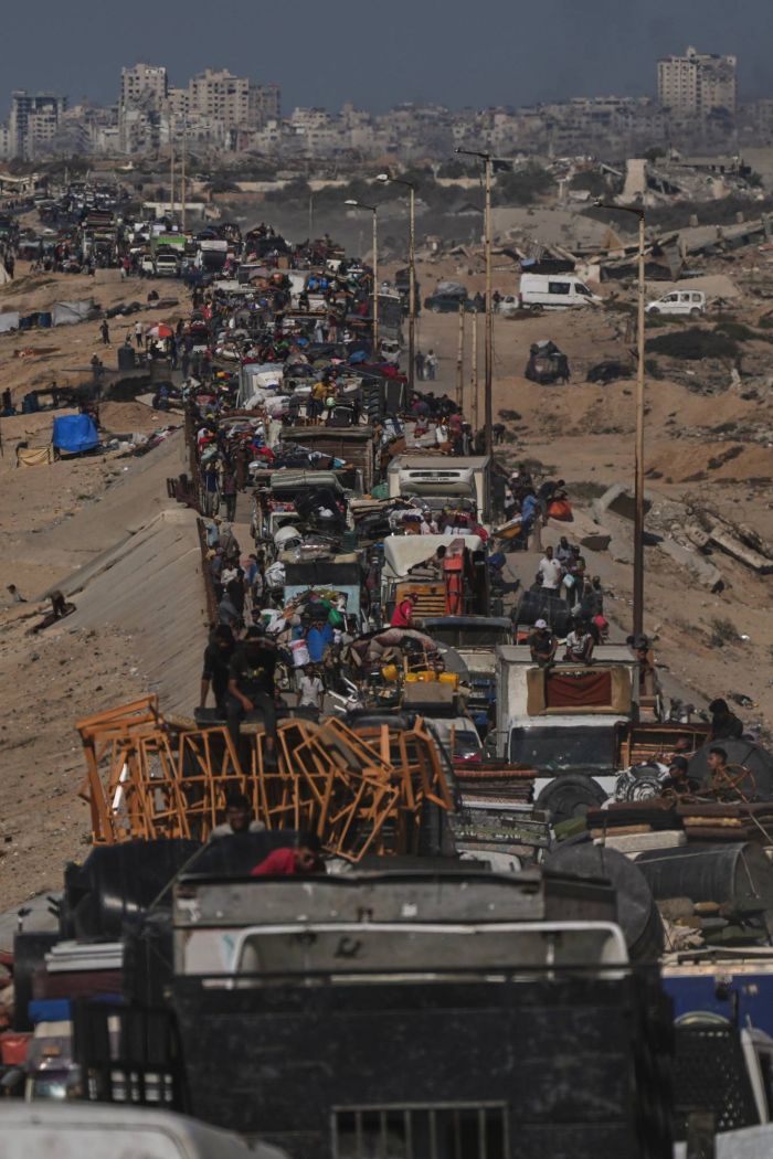 مدير الموساد السابق يكشف خطة تهجير فلسطينيين إلى سيناء… والسيسي يوقفها بشكل قاطع