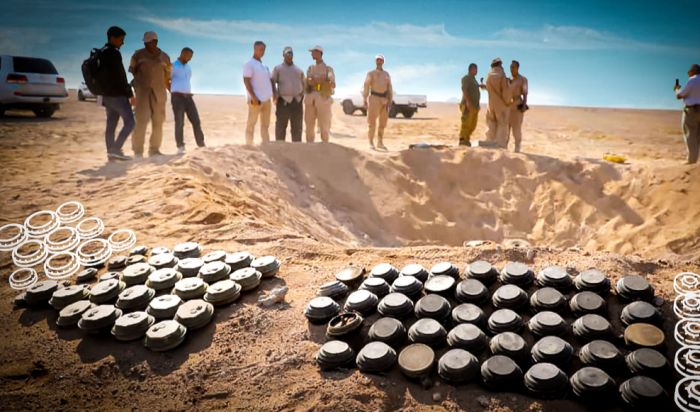  تفكيك أكثر من 3,700 لغم وذخيرة من مخلفات الحوثي خلال ثلاثة أسابيع