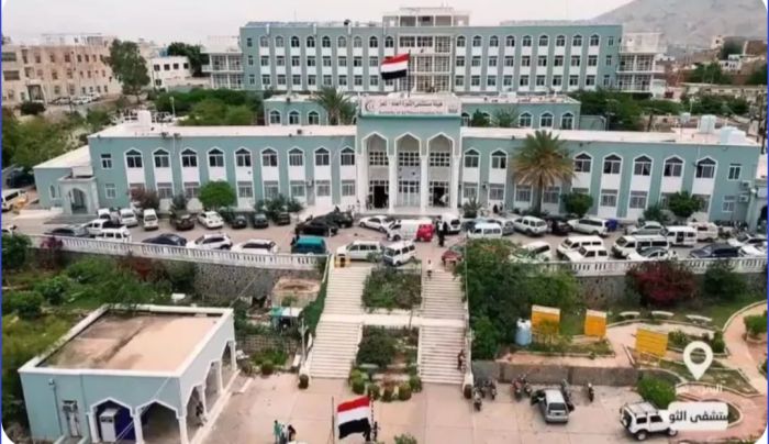  إثر قصف قوات الجبولي .. وصول مصابين من أبناء المقاطرة إلى مستشفى الثورة بتعز