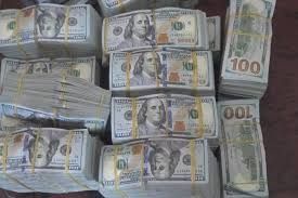 دراسة: التحويلات المالية إلى اليمن تتجاوز 7.4 مليارات دولار وتشكل شريان الاقتصاد amid أزمات الحرب