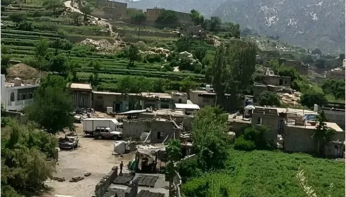  مليشيا الحوثي تواصل إغلاق الطريق الحيوي لسوق الخزجة في حيفان