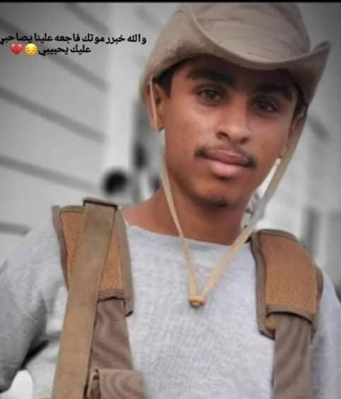 العثور على جثة احد جنود قوات درع الوطن مرمية في منطقة العند بلحج