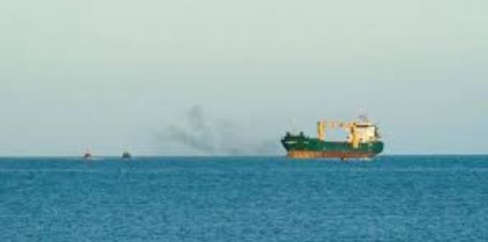  خفر السواحل اليمني ينفي تعرض سفينة بربادوس لإطلاق نار في باب المندب