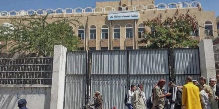  جلسة محاكمة قياديين عسكريين في تعز تثير الجدل حول سير الإجراءات