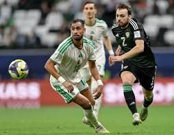 الإمارات تهزم الجزائر وتواجه المغرب في نصف نهائي كأس العرب