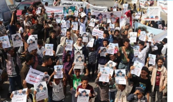  تظاهرة بتعز تطالب بمحاكمة قتلة مرسال والمشهري