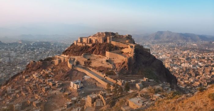  سفر قاضٍ يتسبب في إطالة حبس سجناء معسرين بتعز