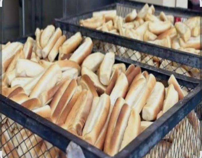  عدن .. عودة المخابز للعمل بالأسعار السابقة بعد تعثر قرار تخفيض سعر الروتي