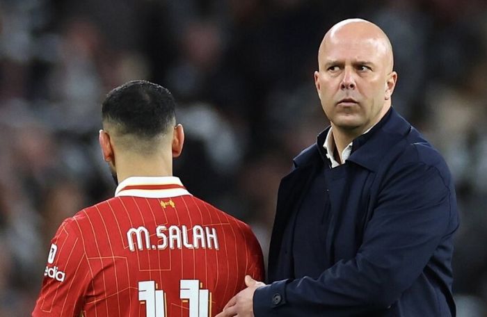 سلوت يؤكد استمرار محمد صلاح مع ليفربول ويكشف آخر تطورات الإصابات