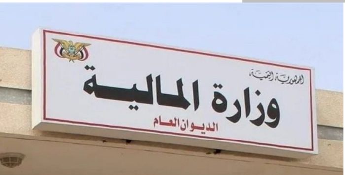  عدن .. الحكومة تعلن إطلاق تعزيزات مرتبات موظفي القطاعين المدني والعسكري