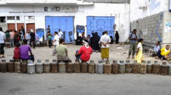  إيقاف 6 وكلاء غاز منزلي في عدن بسبب مخالفة التسعيرة