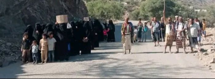  لحج .. محتجون في المقاطرة يطالبون بلجنة تحقيق عاجلة في تجاوزات توزيع الغذاء العالمي