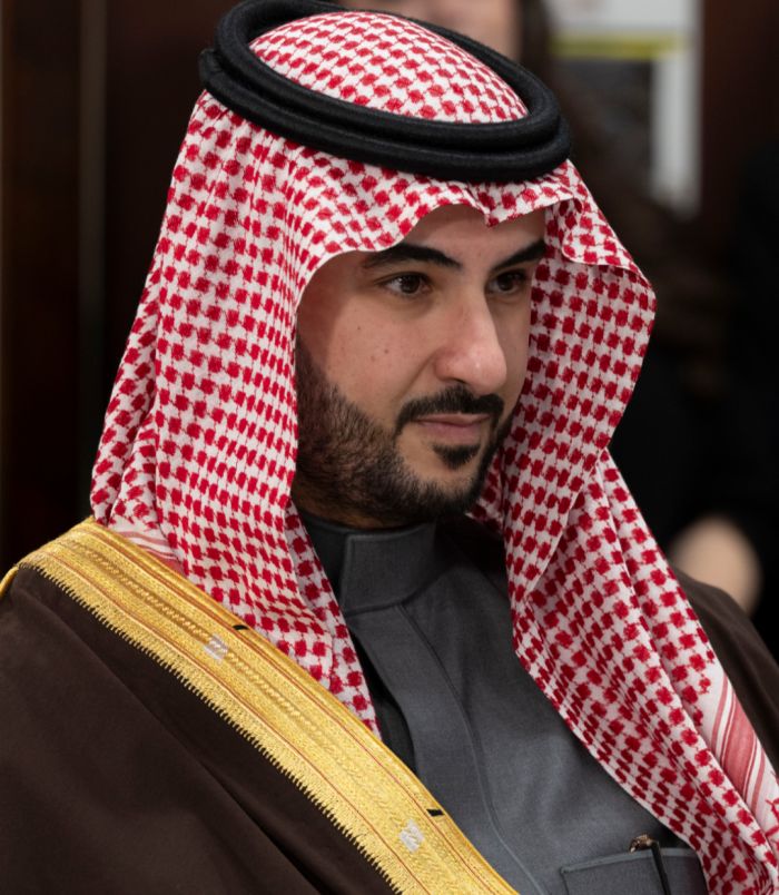  وزير الدفاع السعودي يدعو الانتقالي لوقف التصعيد والانسحاب من حضرموت والمهرة