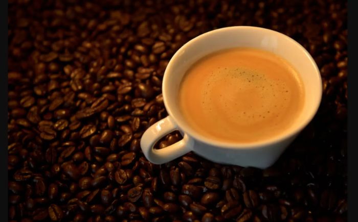 هل يُسبب شرب القهوة الانتفاخ؟