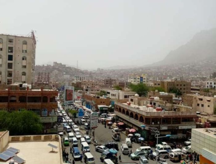  تعز .. استياء من قرار منع باصات النقل من السير في شارع جمال