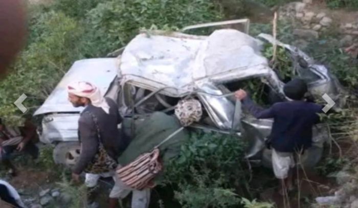  وفاة امرأة وإصابة 3 أطفال بحادث مروّع في حجة