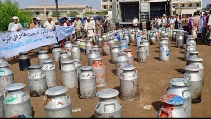  كشف زيف توطين الصناعات الوطنية .. مليشيا الحوثي تتخذ قرارًا مجحفًا بحق منتجي الألبان في الحديدة