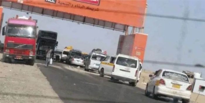  شركات النقل الجماعي تغيّر مسار رحلاتها نحو الوديعة.. وشكاوى من مضايقات في نقاط الحوثي