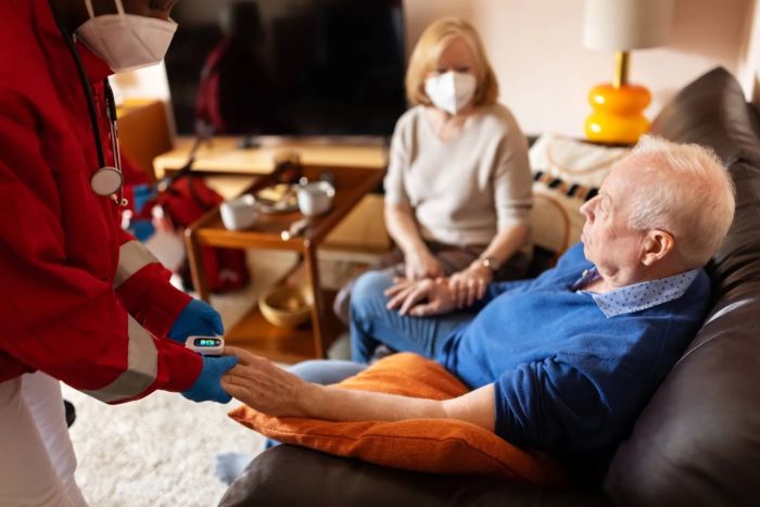 كيف نقدم الرعاية لكبار السن «متعددي الأمراض»؟