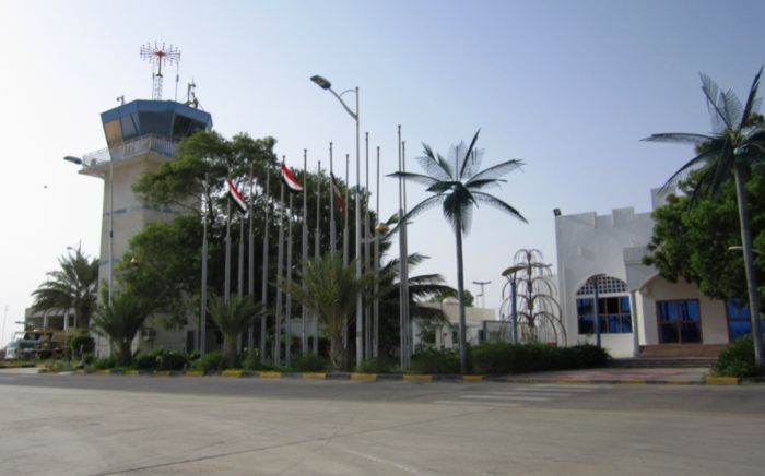  محافظ حضرموت يطالب قوات الانتقالي بإخلاء مطار الريان