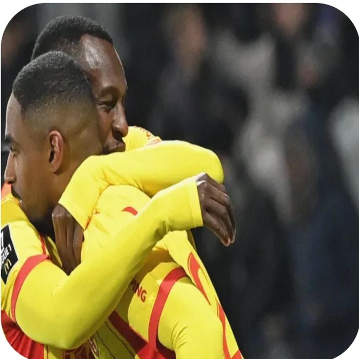 الدوري الفرنسي: لنس يعزز صدارته بثلاثية في تولوز