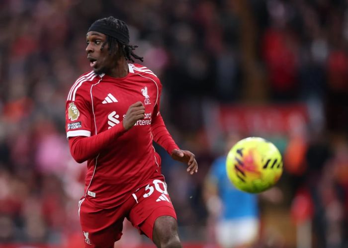 فريمبونغ يتحدى شبح الإصابات ويبحث عن بصمته مع ليفربول