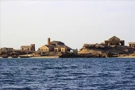 الحوثي يحوّل جزيرة كمران إلى بؤرة لتهريب السلاح ويمنع الصيادين من النزول إلى البحر