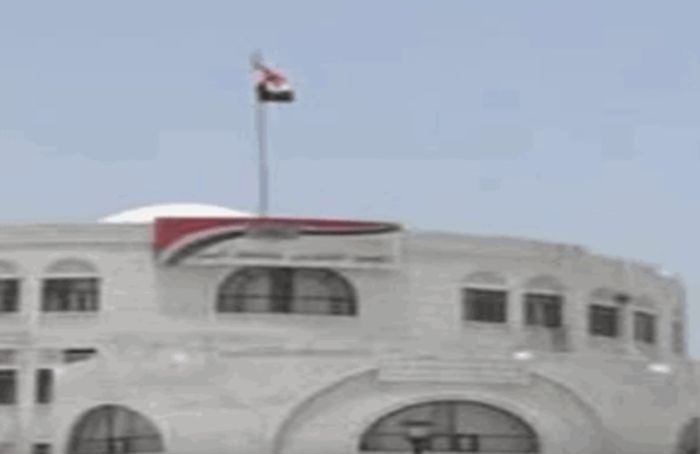  أبين ترفع "علم الجمهورية" وتتأهب لاستقبال قوات درع الوطن