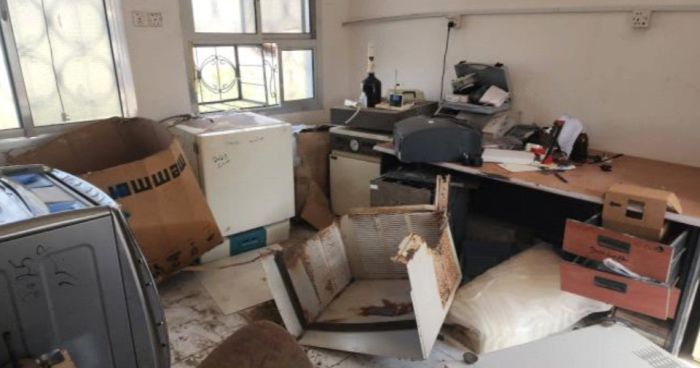  عدن.. نهب أجهزة مختبر مؤسسة المياه والمطالبة باستعادتها