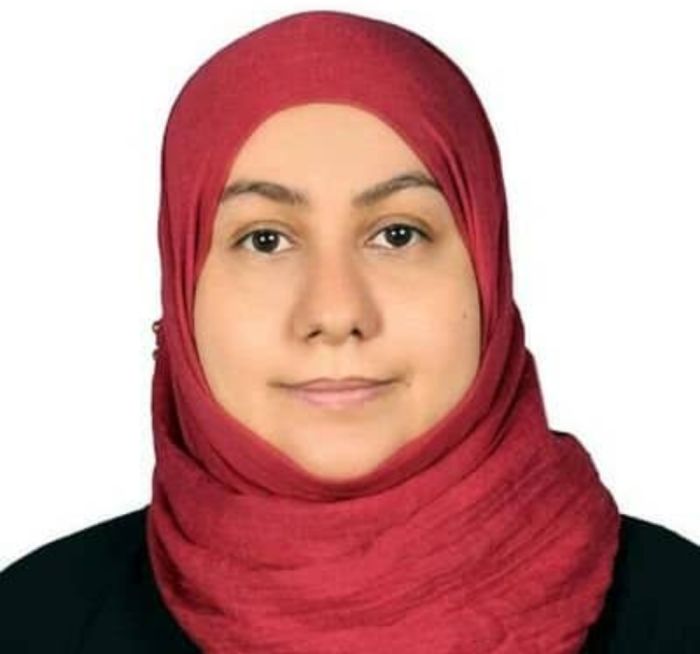 بعد اجتماع أمني في تعز.. مداهمة منزل أروى الشميري واحتجاز نجلها   