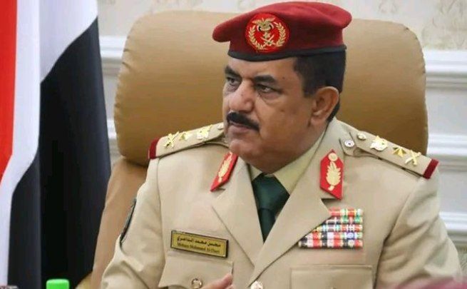 قرار رئاسي  بإعفاء وزير الدفاع محسن الداعري وإحالته للتقاعد