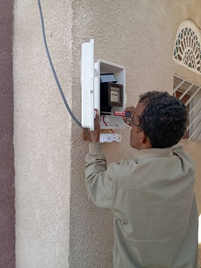 كهرباء شبوة تدشّن المرحلة الأخيرة لإيصال التيار إلى مناطق أسفل وادي مرخة