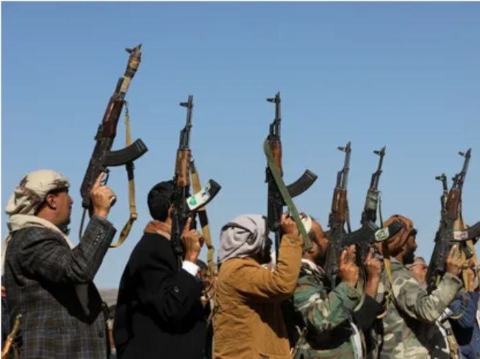  قيادي حوثي يقر بانتشار جرائم الابتزاز ونهب ممتلكات المواطنين في مناطق سيطرة العصابة