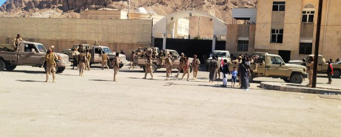  ناشطون وحقوقيون: محافظة عدن ترفع حظر التجوال وسلطة تعز تستغل حالة الطوارئ لصالح أجندات حزب الإصلاح