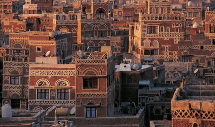  حريق يلتهم مصنعًا للمواد الغذائية في صنعاء