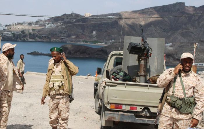  عدن تعيش تناقض القوة وضبط الأوضاع.. الخدمات محور الاستقرار