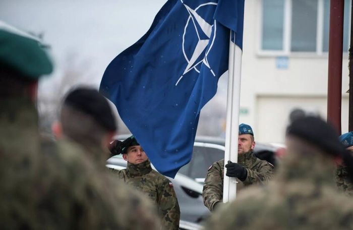 صحيفة: بريطانيا تدرس مع حلفاء أوروبيين إرسال قوات من الناتو إلى غرينلاند