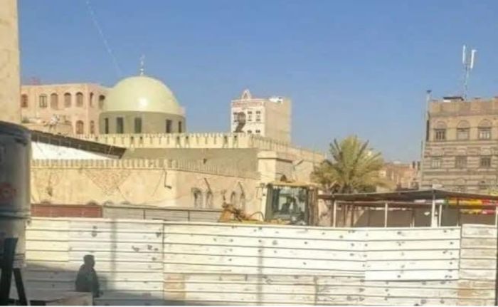  "الأوقاف" تُدين قيام مليشيا الحوثي بهدم سور المشهد التاريخي بصنعاء