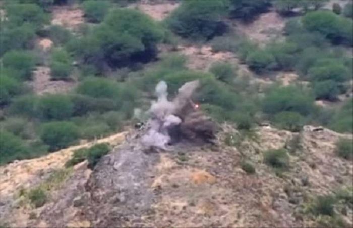 قوات الجيش في تعز ترد بقصف مركز على مواقع مليشيا الحوثي