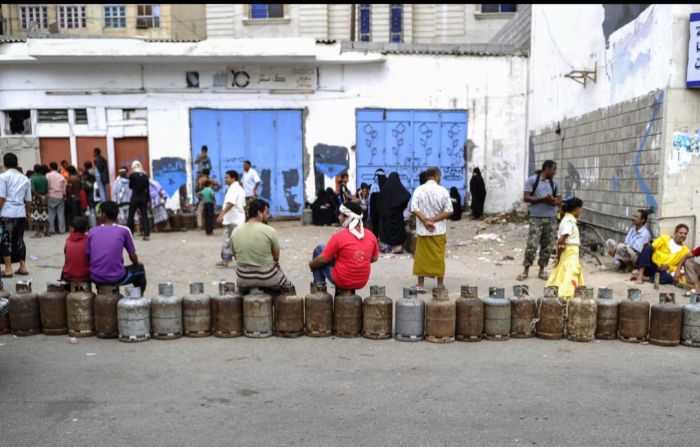  وزارة النفط تضخ مليوني لتر من الغاز المنزلي لمعالجة أزمة التموين في عدن ولحج وتعز