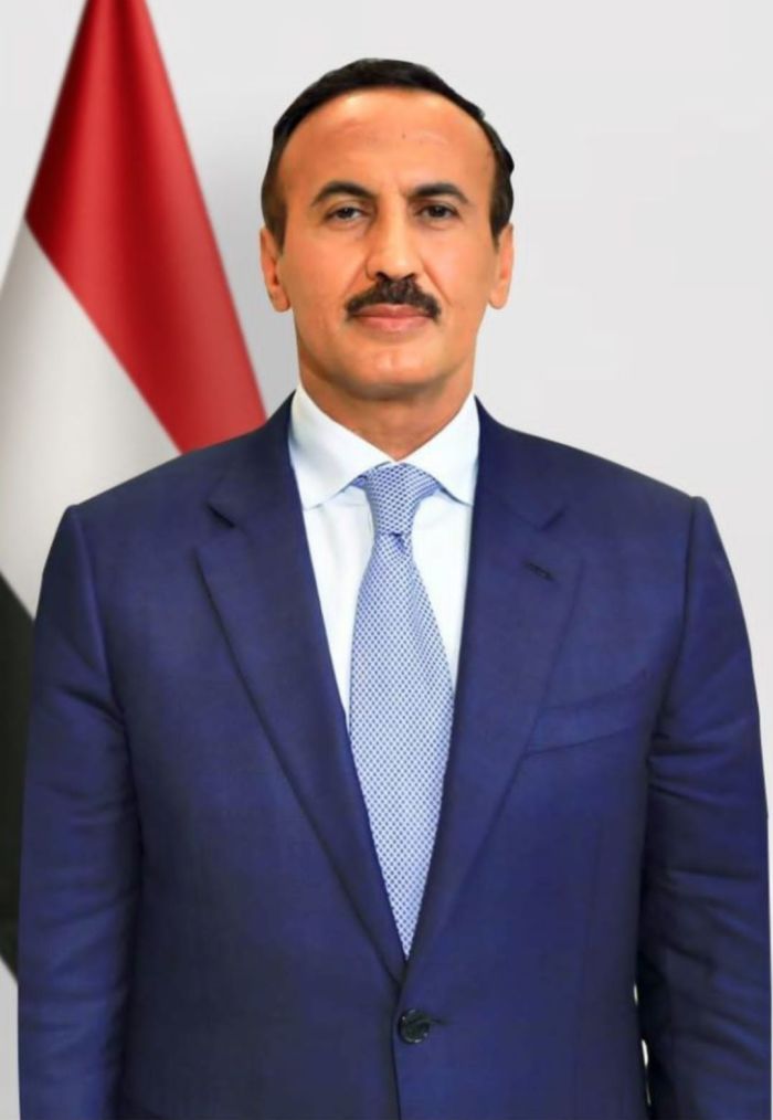  أحمد علي عبدالله صالح يعزّي في وفاة الشيخ عبدالحميد العنهمي