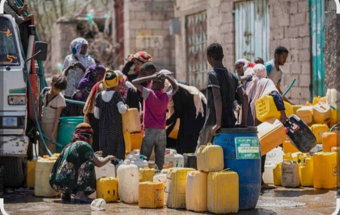  رغم استقرار أسعار الصرف .. ارتفاع جنوني في أسعار المياه والمشتقات النفطية في تعز