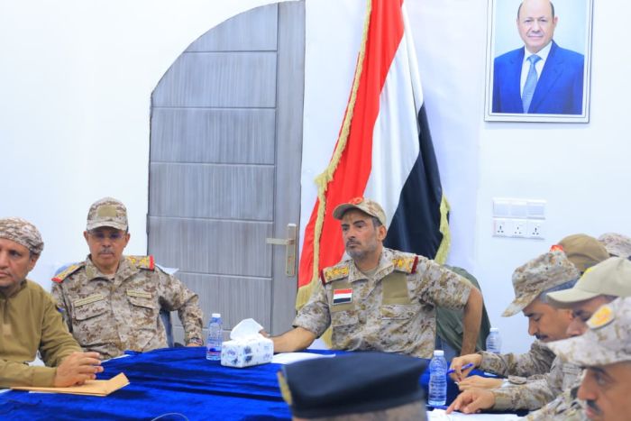 رئيس الأركان من مأرب: رفع الجاهزية القتالية لمواجهة تهديد الحوثيين واستكمال معركة استعادة الدولة