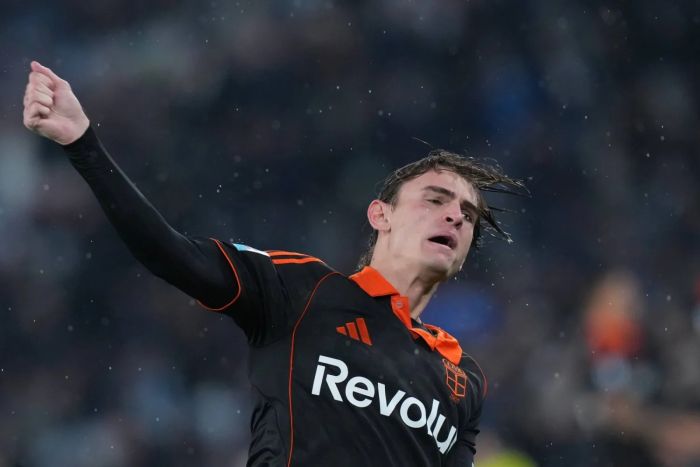 كومو يضرب بقوة في الأولمبيكو ويهزم لاتسيو بثلاثية نظيفة