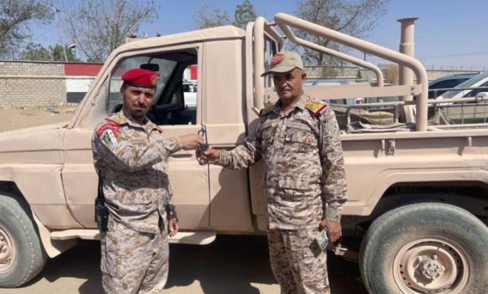 الشرطة العسكرية في مأرب تعيد طقمًا عسكريًا للمنطقة الأولى وتؤكد تشديد الرقابة على ممتلكات الجيش