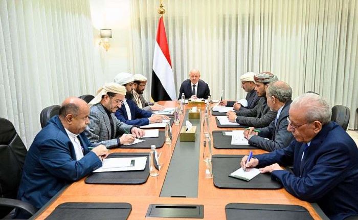 " مجلس القيادة الرئاسي والتحالف يؤكدان ملاحقة الجناة ودعم الأمن والاستقرار"