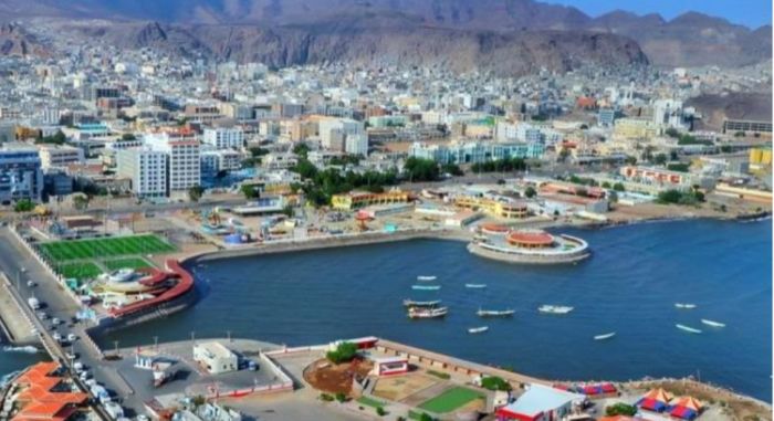 "المنتصف" يرصد حالة الاحتقان وتباين الشارع في عدن حول الدعوات للتظاهر والسلاح المنفلت