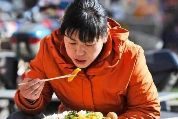 6 أسباب تجعلك تشعر بالجوع أكثر في الطقس البارد