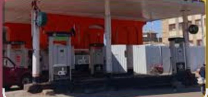  من قبل قيادي بمحور تعز .. صاحب محطة نفطية بتعز يستغيث بعد جبايات واعتداءات مسلحة