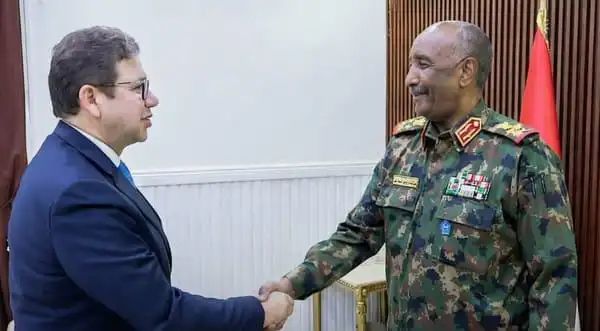 البرهان يبحث مع رئيس المخابرات المصرية تعزيز التعاون الأمني وأمن البحر الأحمر